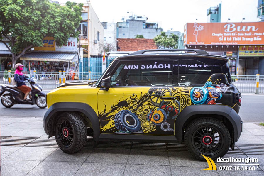 ​Tem UV có độ bền màu cao, sắc nét