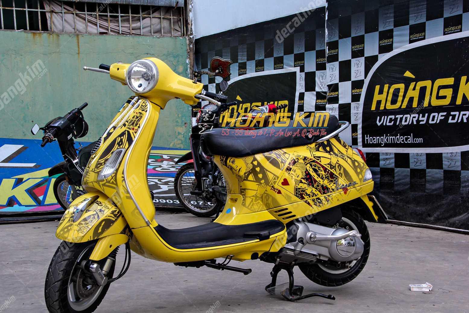 Vespa Sprint 125 độ đen toàn thân tuyệt đẹp của tay chơi người Thái   Motosaigon trong 2023  Vespa Xe vespa Xe đẹp