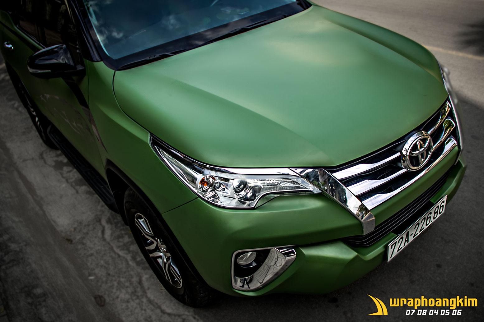 Toyota Fortuner Full Wrap Matte Military Green — góc 5