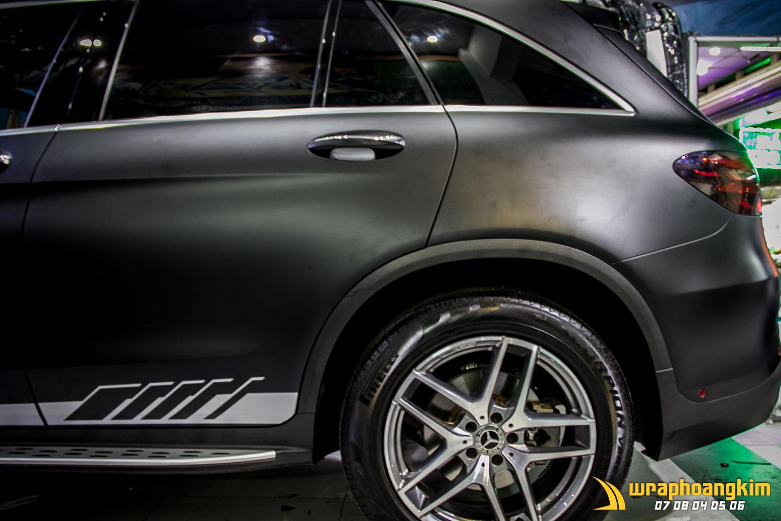 Mercedes GLC 300 Full Wrap Matte Black — góc 2