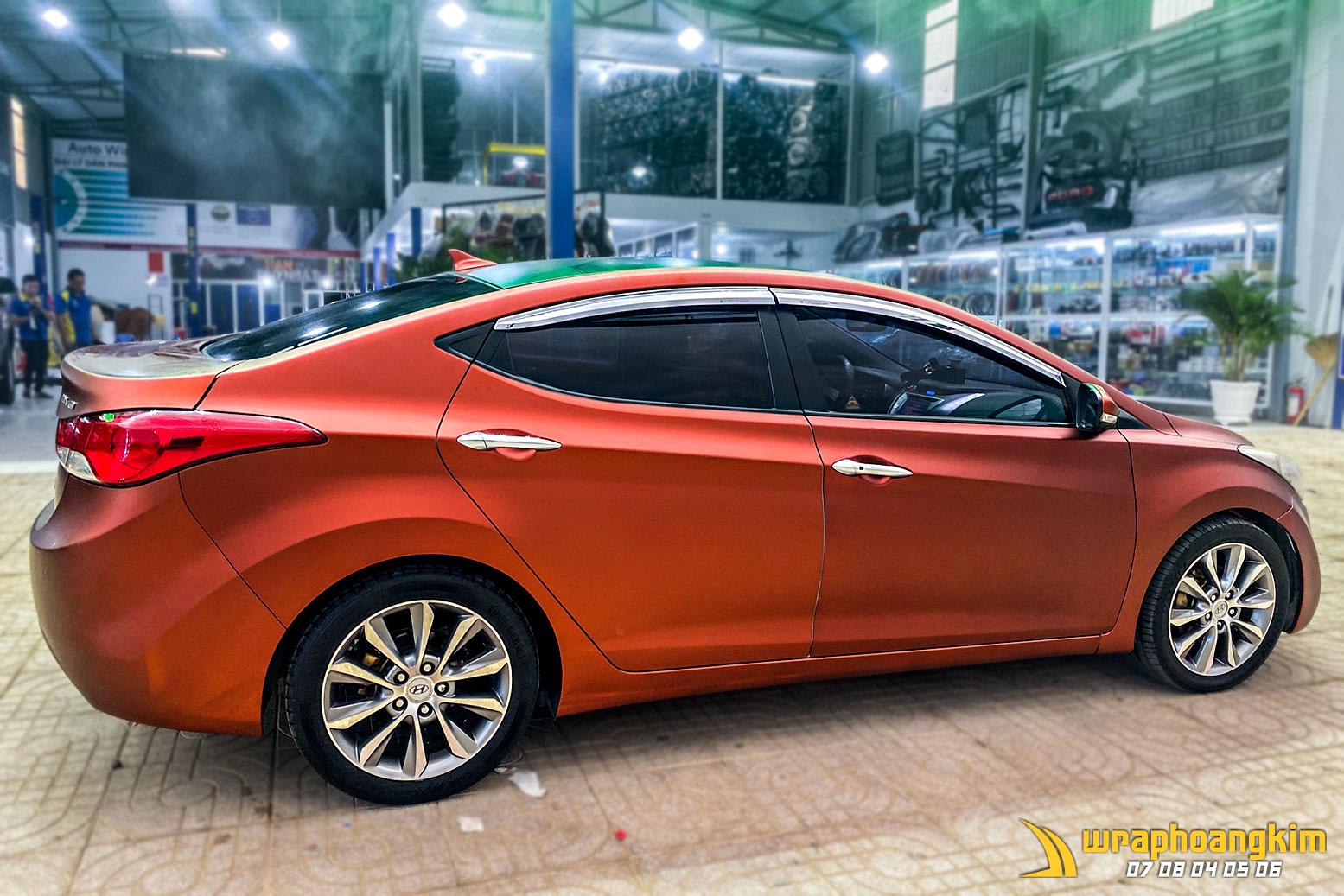 Hyundai Avante Full Wrap Matte Chrome Brown — góc 2