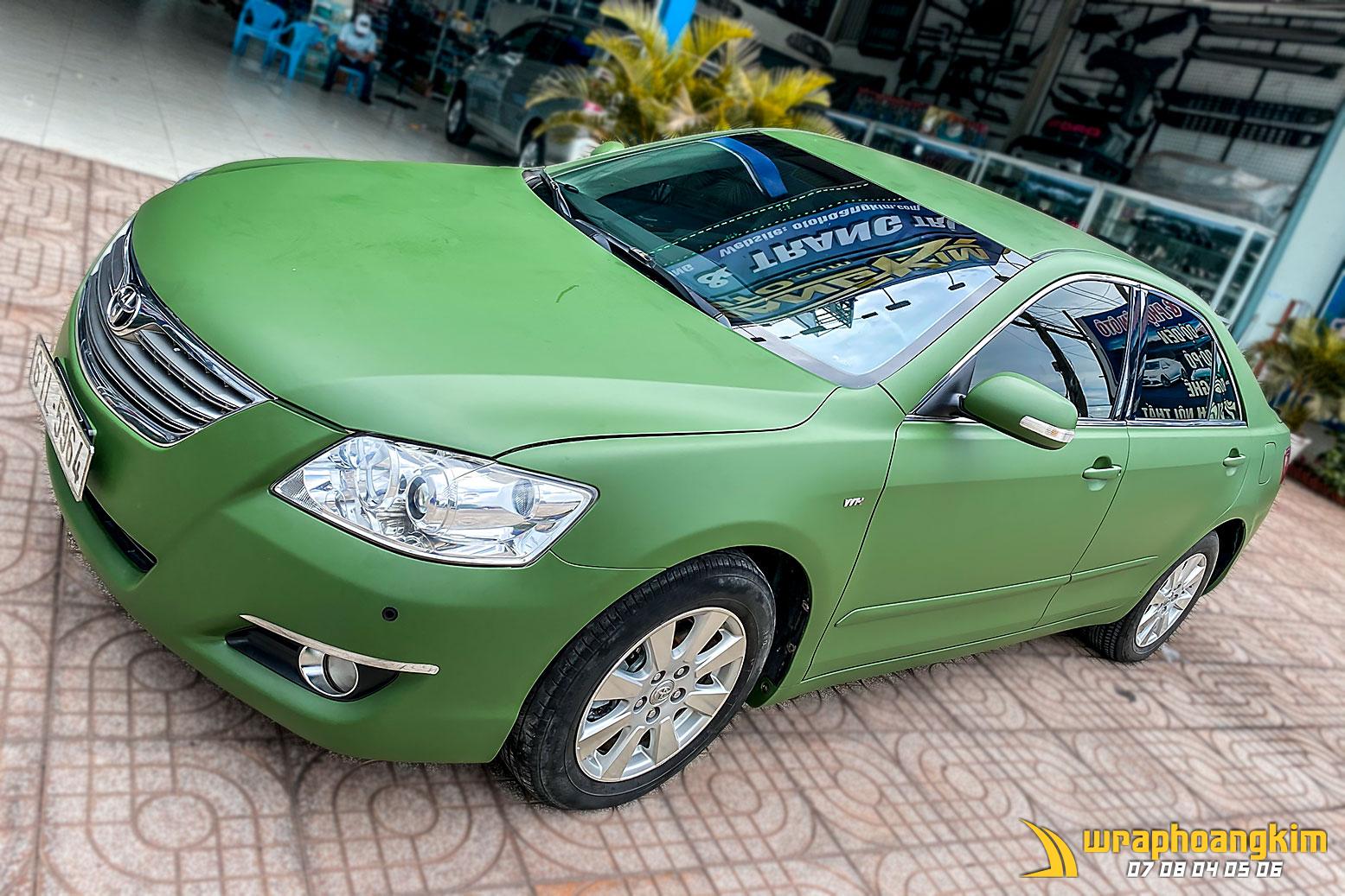 Toyota Camry Full Wrap Matte Military Green — góc 3
